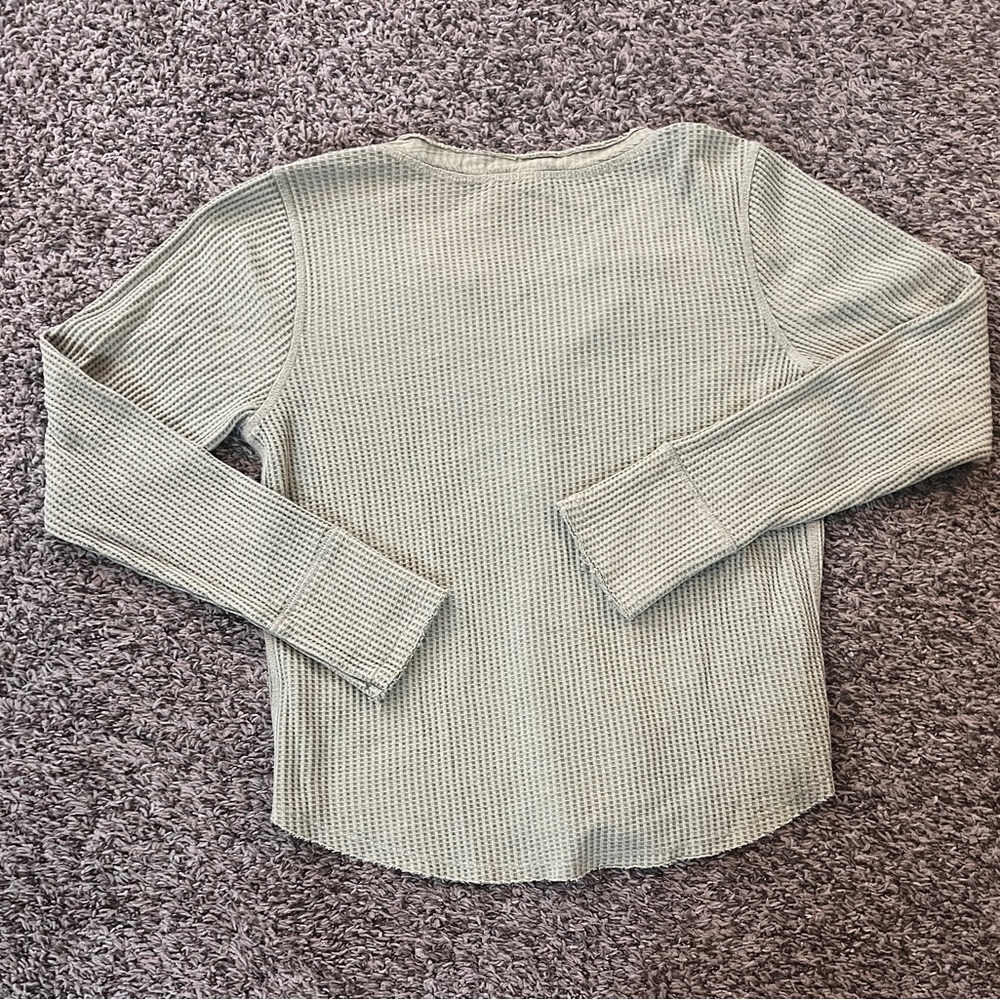 Lucky Brand 
Women’s 
Large
Celery Green Colored 
Long sleeve Henley - Picture 2 of 11
